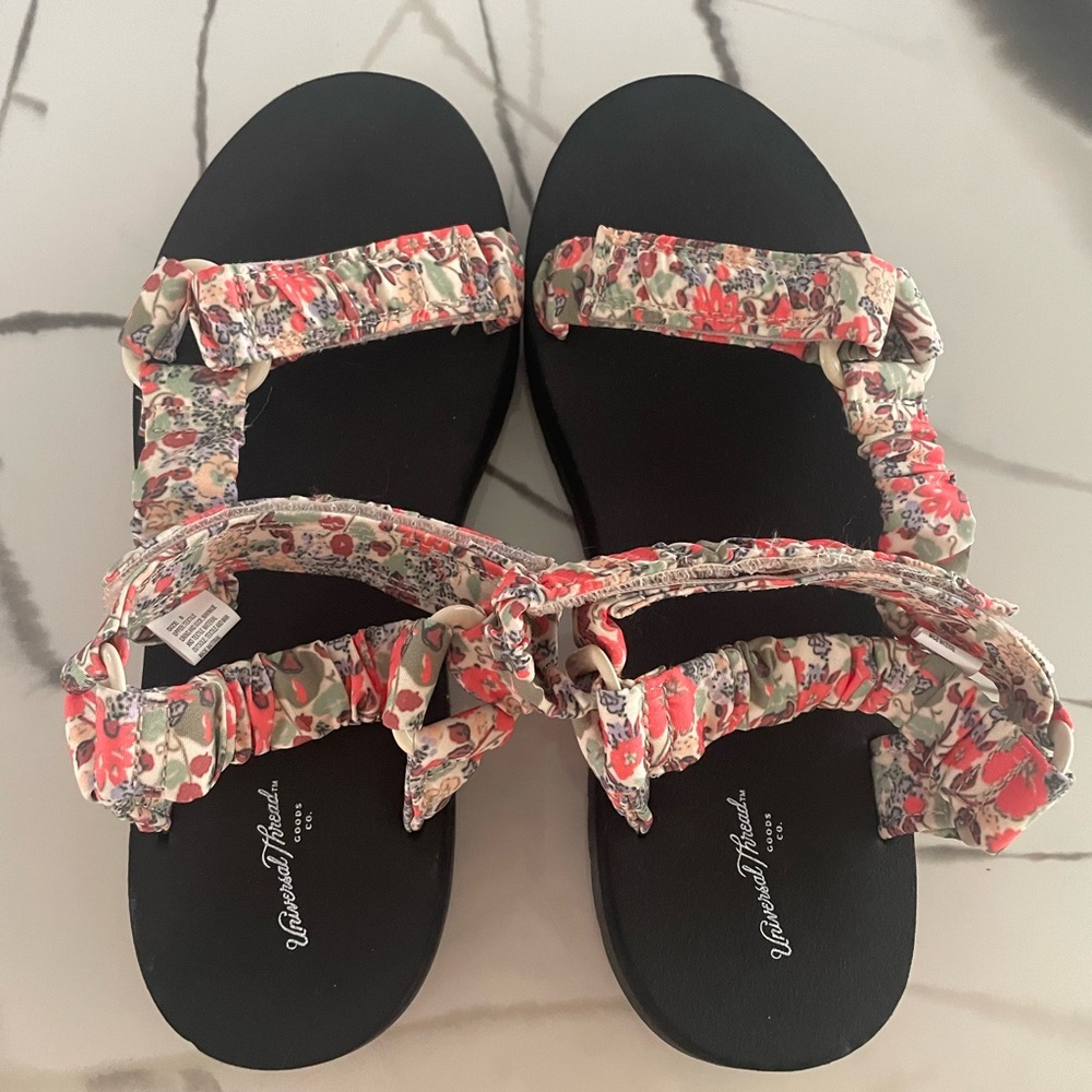 Universal Thread Floral Sandals - Black and Red